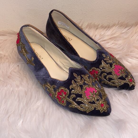 Rungg Gold Bloom handmade in India Velvet embellished shoes size 39/ US 8- 8.5 - Picture 1 of 12